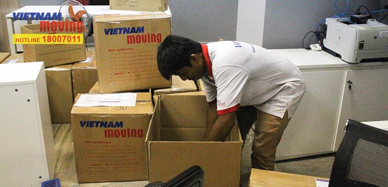 Đồ đạc được sắp xếp bỏ vào thùng cẩn thận