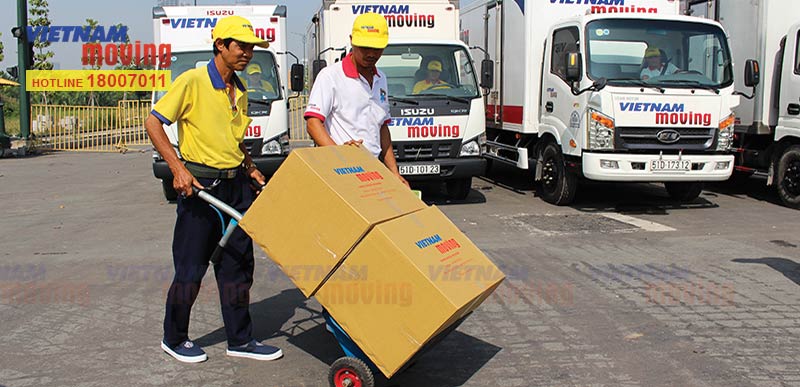 Hai nhân viên và một chiếc xe tải chuyển nhà có giá bao nhiêu? 3