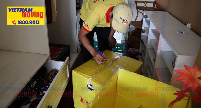 Ghi chú phân loại quần áo lên thùng