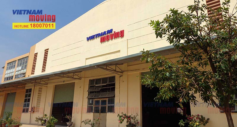 Hệ thống kho lớn với đầy đủ trang thiết bị hỗ trợ