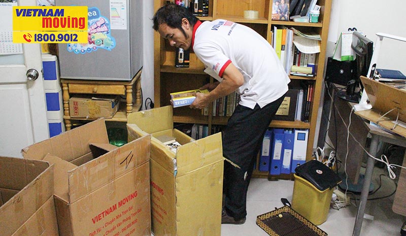 How to pack books when moving to your new house