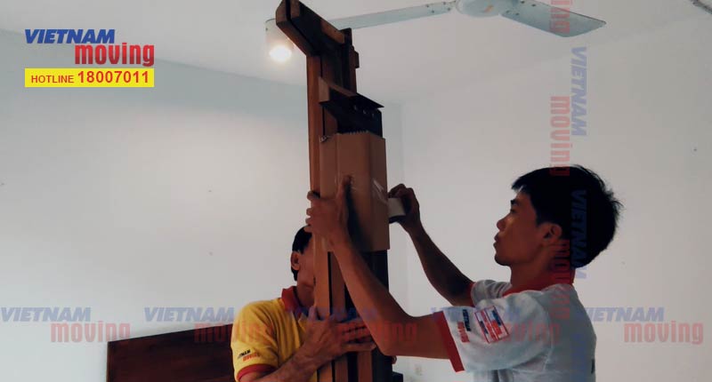 Dùng bìa và băng keo quấn cố định