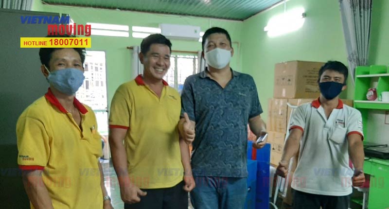 Khách hàng hài lòng với dịch vụ chuyển nhà chuyên nghiệp của Vietnam Moving