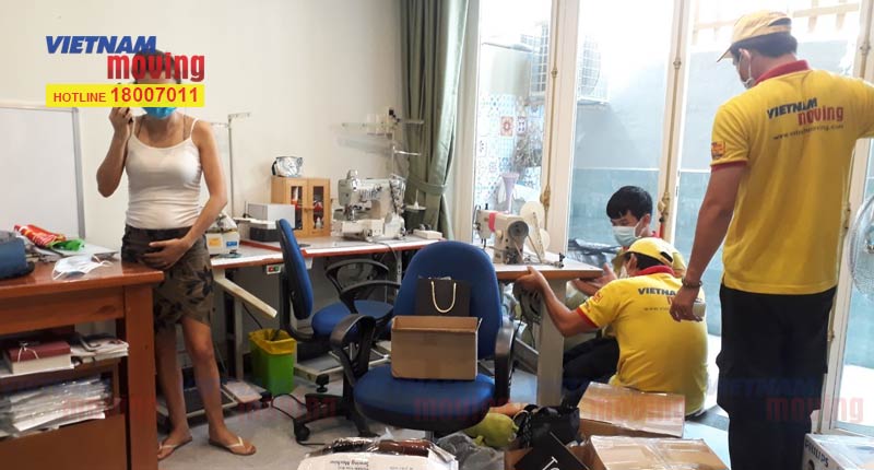 Khách hàng sử dụng dịch vụ chuyển nhà trọn gói sau khi xem ngày nhập trạch