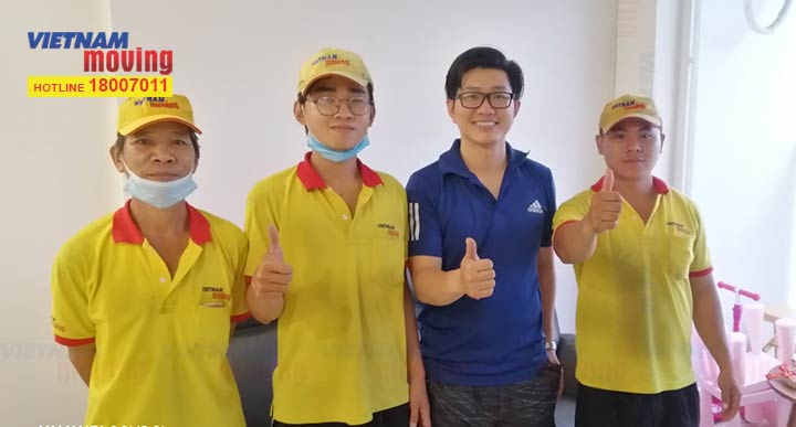 Khách hàng sử dụng dịch vụ chuyển nhà trọn gói Vietnam Movivng