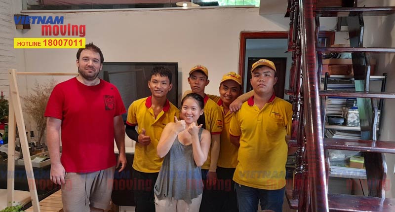 Khách hàng sử dụng dịch vụ chuyển nhà Vietnam Moving