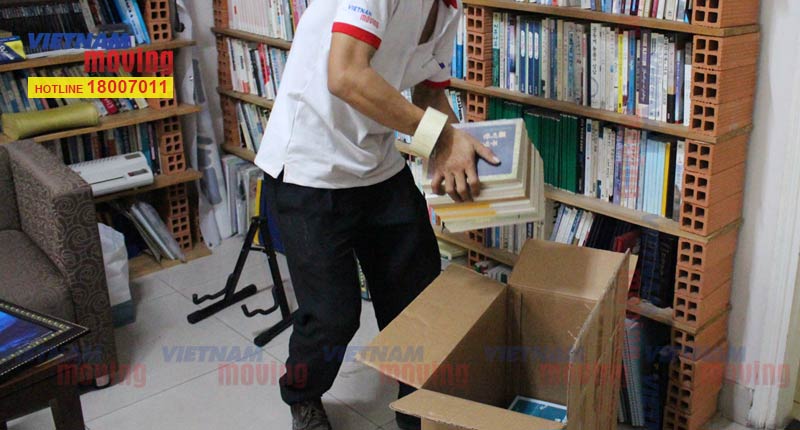 Phân loại sách bỏ vào thùng