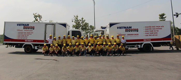 Đội ngũ nhân viên dịch vụ thuê xe tải 8 tấn chuyên nghiệp tại Vietnam Moving.