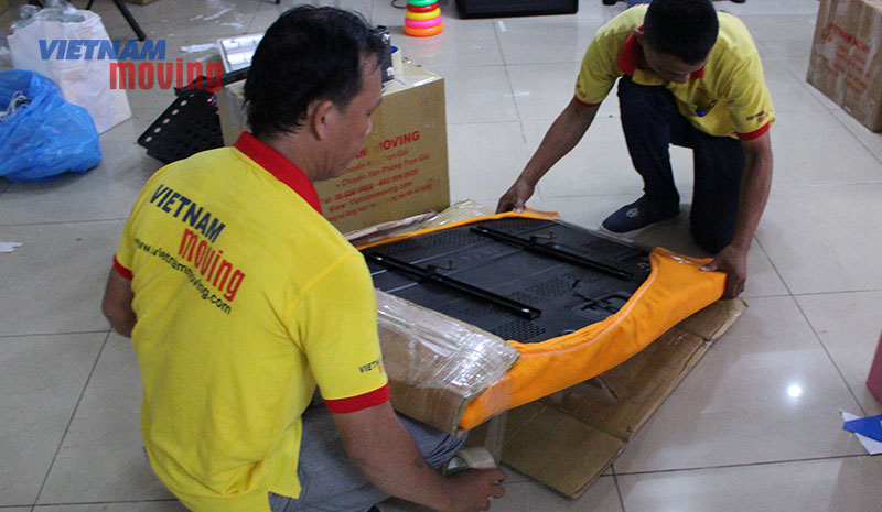 Hướng dẫn đóng gói tivi Led đúng cách khi dọn nhà mới